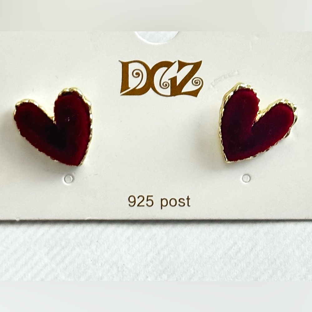 Velvet Stud heart earrings ❤️